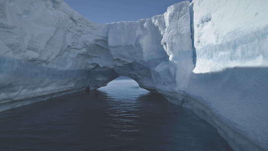 冰山拱门南极海洋冰川海景视频素材模板下载