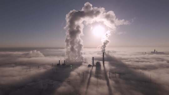 航拍工厂排放废气重工业环境污染空气雾霾