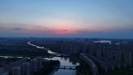 城市高楼建筑河流车流落日余晖后飞