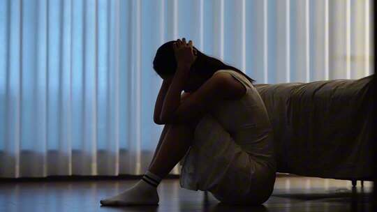 女孩伤感悲伤情绪