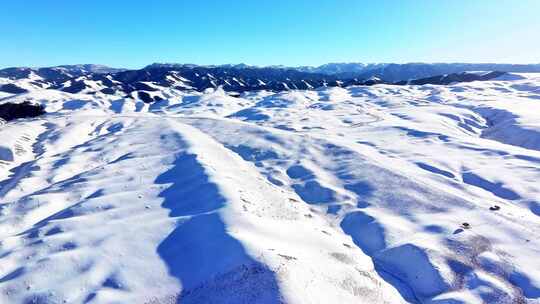 4k航拍冬季雪后祁连山草原