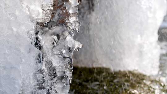 春暖花开冰雪融化滴水泉水空镜