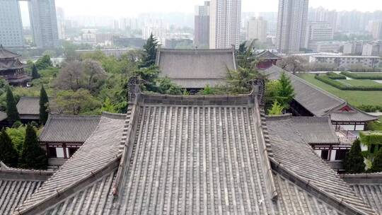 中国寺庙古建筑航拍飞过屋檐实拍