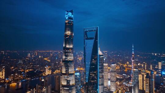上海中心大厦傍晚蓝调