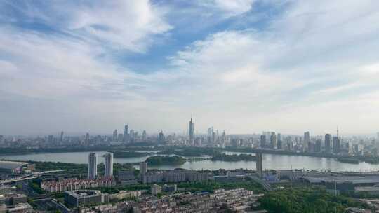 航拍南京玄武湖紫峰大厦全景延时