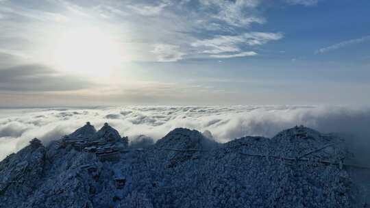 河南老君山清晨雪后云海日出航拍