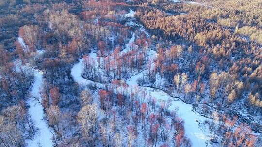 航拍大兴安岭林海雪原冰封河流风景