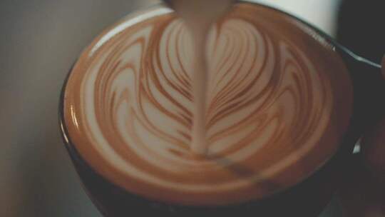 咖啡制作卡布奇诺咖啡师牛奶咖啡视频素材模板下载
