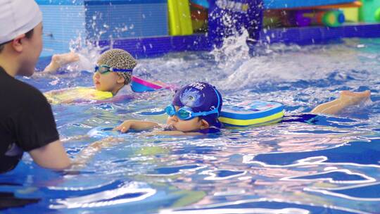 小孩子游泳-暑假学习游泳视频素材模板下载