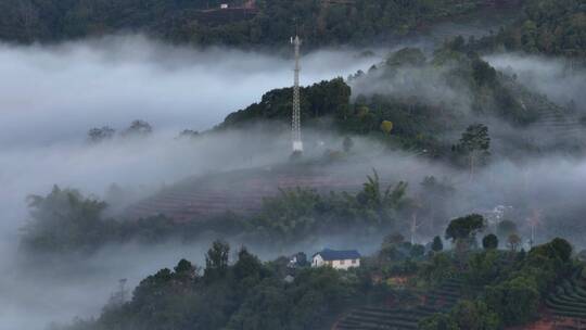 航拍云雾中的村庄