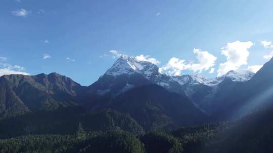 雪山林海