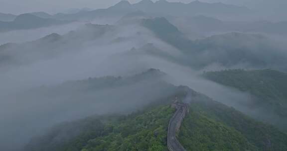 河北金山岭万里长城清晨晨雾高空航拍