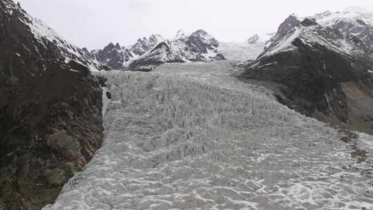 西藏那曲地区布加雪山冰川冰湖高空航拍