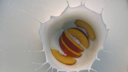 桃子 掉落 牛奶 早餐 健康视频素材模板下载