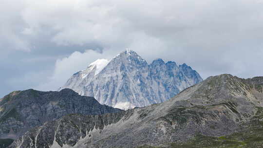 川西雅拉雪山延时摄影视频素材模板下载