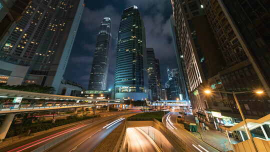 高速移动的夜间城市车流