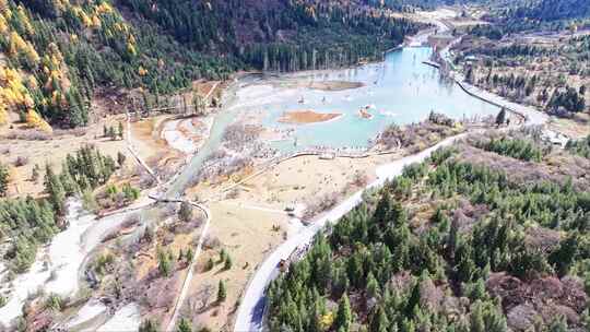 川西阿坝四姑娘山双桥沟景区湖泊的秋色