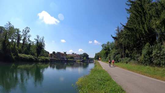 乡村道路湖边骑车旅行风光延时