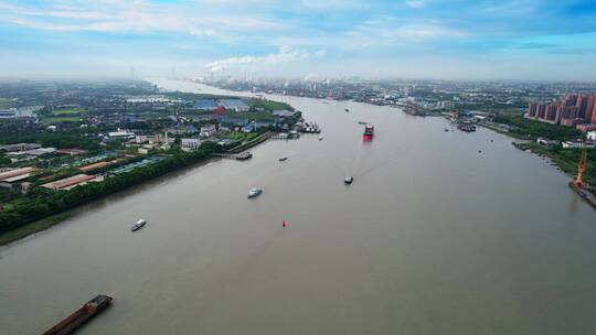 上海黄浦江岸码头风光
