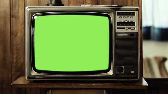 带绿屏的旧电视机