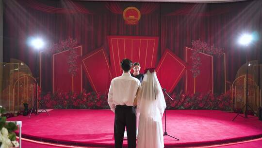 民政局登记结婚 新人百年好合 婚礼实拍视频素材模板下载