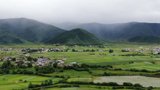 云南松茸航拍空镜云彩雾气远山小镇709