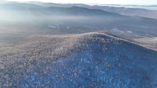 航拍林海雪原高山雾凇晨光冻雾