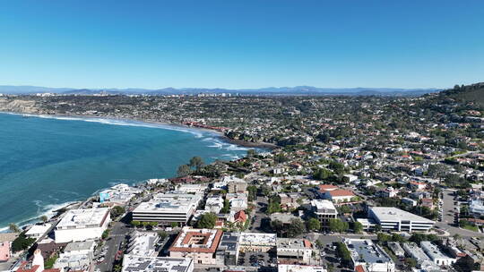 美国加利福尼亚州拉霍亚海岸线鸟瞰图