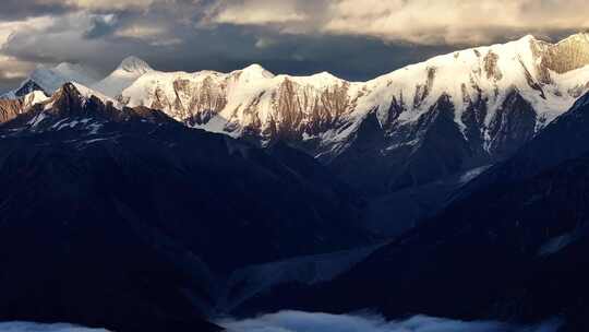 四川甘孜州子梅垭口云海贡嘎雪山高空航拍