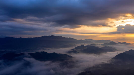 山川云海环绕