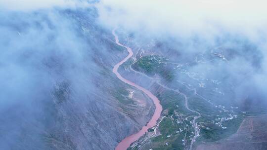 大气穿云自然山川美景航拍澜沧江航拍4K视频