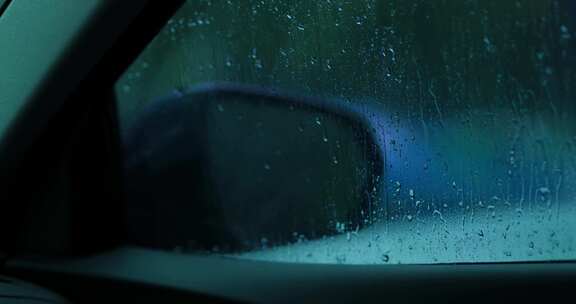 雨天车窗雨水水珠