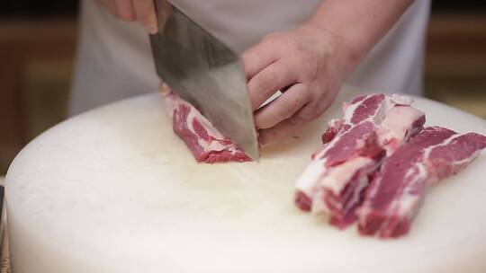 厨师切牛肋条牛腩肉 (3)视频素材模板下载