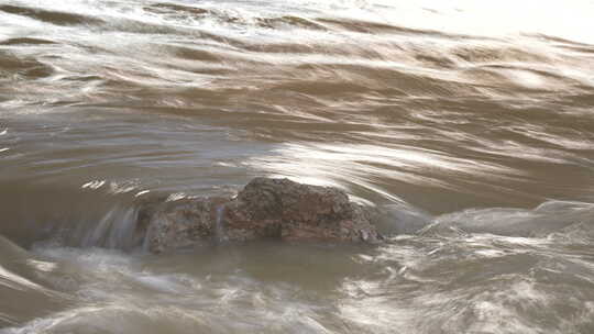 河流 流水 水面 奔流 江河 波涛 波浪翻滚