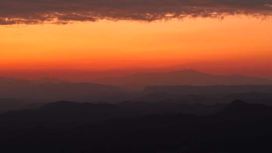 日落夕阳山川天空红彤彤航拍