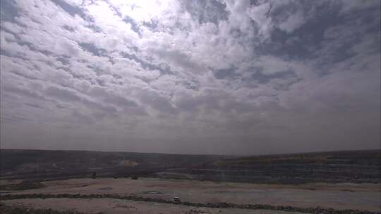煤矿厂上的天空拍摄视频素材模板下载