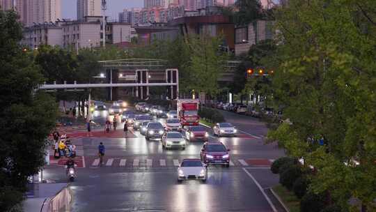 城市路口车水马龙视频素材模板下载