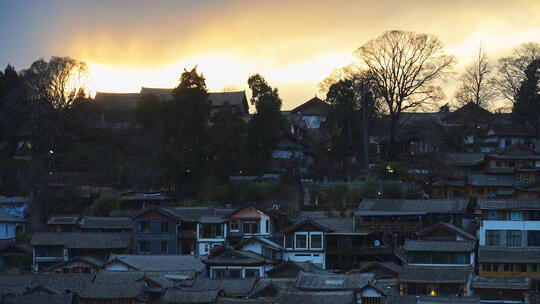 延时摄影云南丽江古城民居夕阳晚霞落日天空