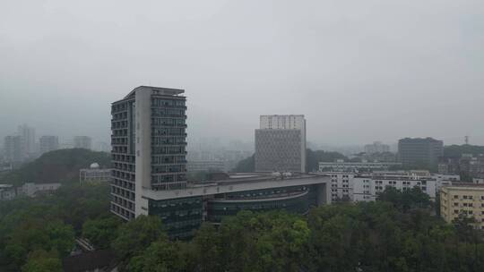 阴雨天气下的重庆西南大学中心图书馆航拍