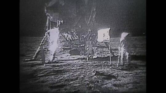 宇航员在月球上行走视频素材模板下载
