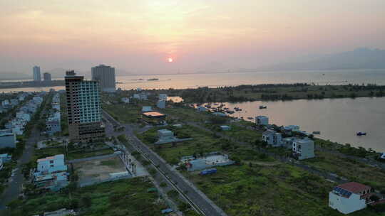 最后的阳光袭击了越南岘港沿海郊区视频素材模板下载