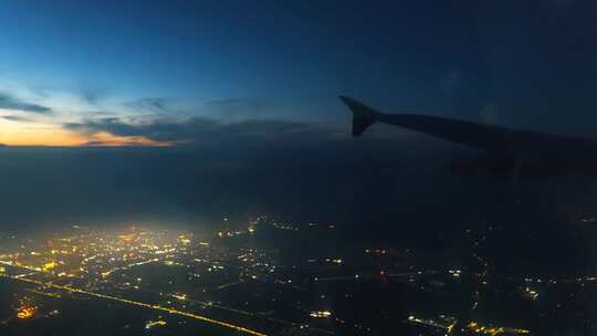 飞机窗外视角夜景