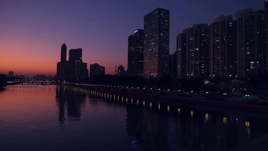 广州珠江岸城市高楼建筑剪影