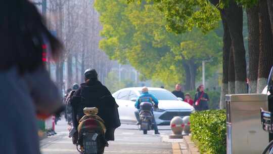 城市马路上班下班高峰期汽车车流人流城市景