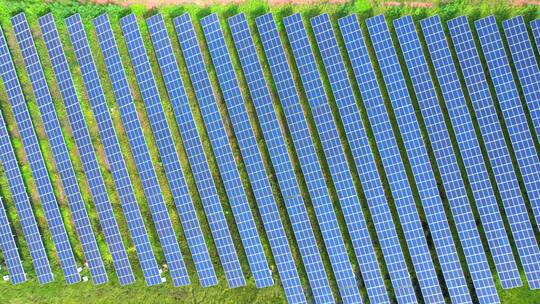 太阳能农场鸟瞰图光伏发电太阳能面板光伏面