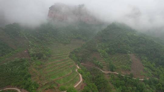 北方山区里的梯田