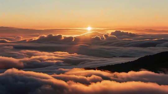 云海之上日出景象