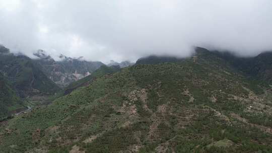 航拍大青山 穿云 草原 大山