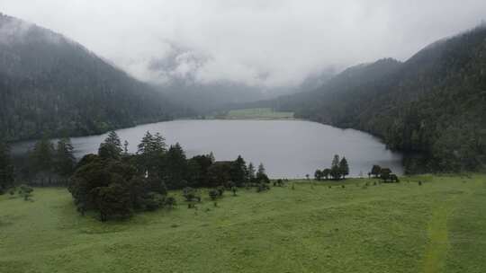 4k超清川西高原航拍湖泊牧场山谷