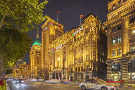 上海外滩建筑工商银行农业银行夜景夜晚车流